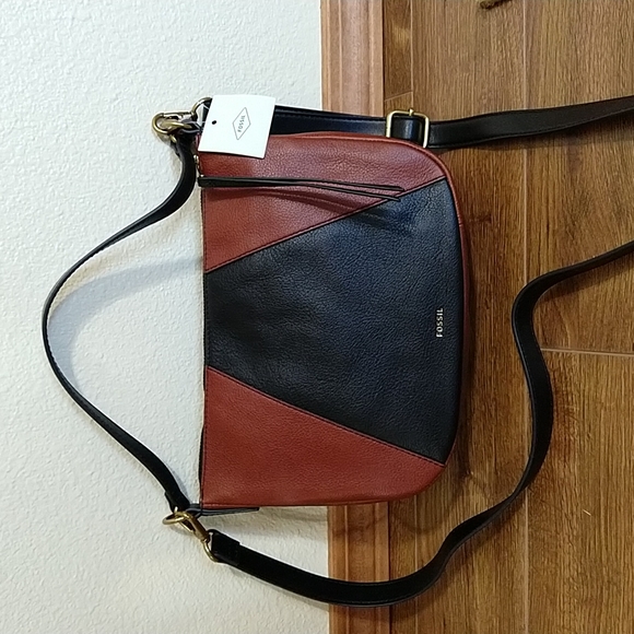 Fossil Handbags - 🆕 Fossil Genuine Leather Crossbody Bag
